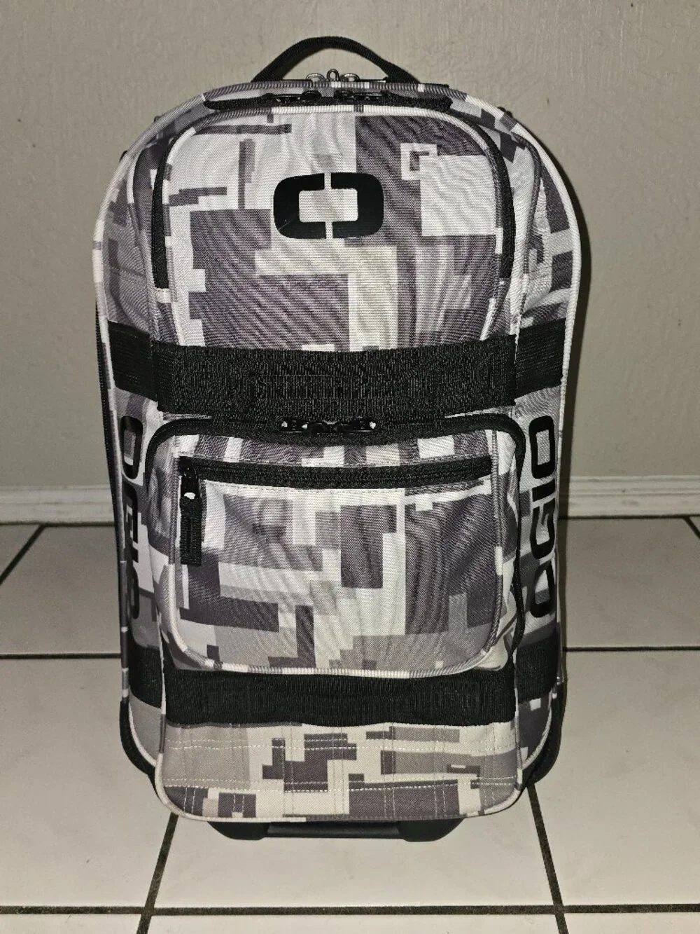 Ogio Layover Travel Cyber Camo 22